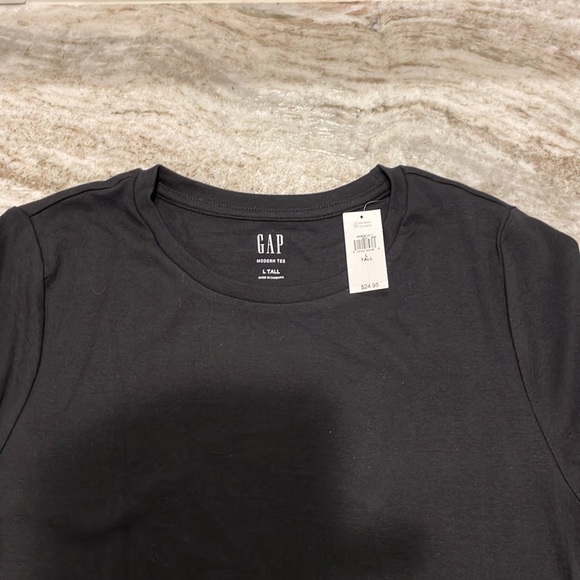 Gap Crewneck Tee - Picture 2 of 4